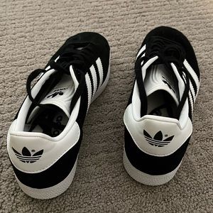 Size 8 black & white gazelle adidas